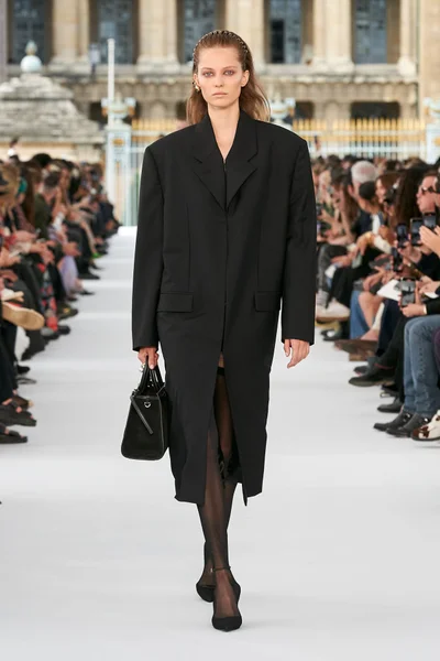 Look 3